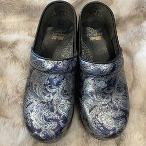 Dansko XP 2.0 Blue Paisley Clogs Size 37